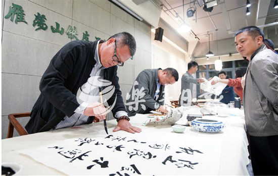 来自乐清市书法家协会的倪朔野,倪永,包秀杰等14名书画艺术家集聚一堂